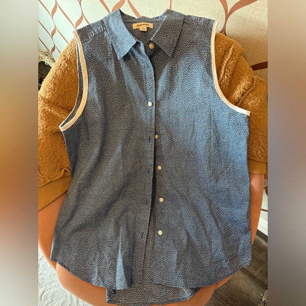 Good Threads button tank size medium